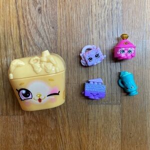 🎉3 For 15$🎉 Shopkins 4 Pieces Kit with Container